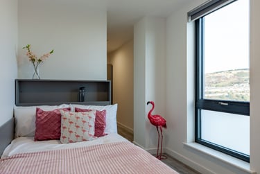 Sky View En Suite at Oldway Centre, 39 High Street, City Centre, Swansea, SA11LA - Image 1